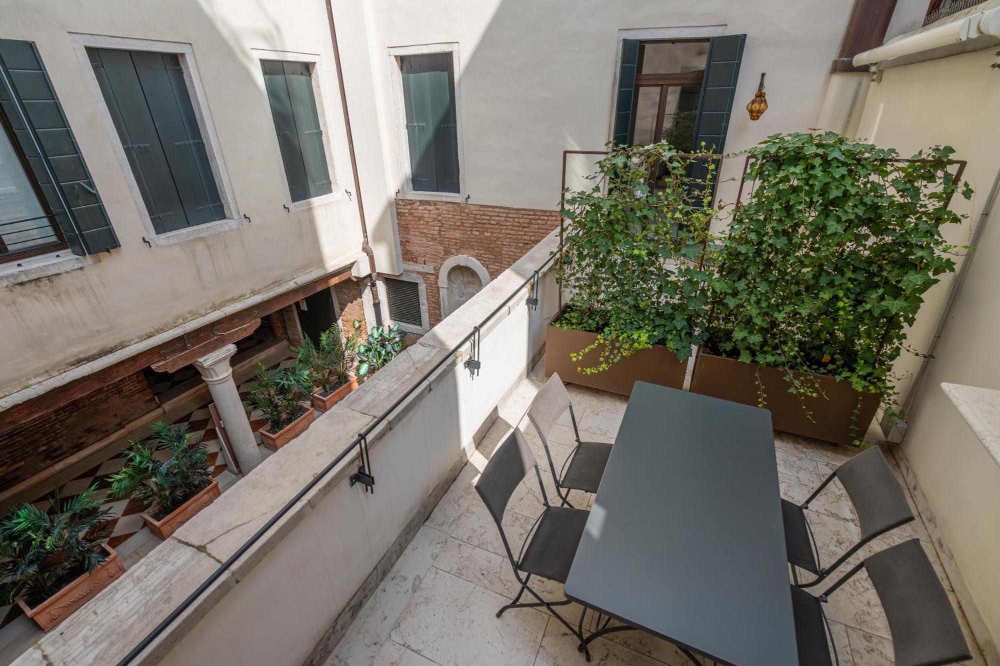 Palazzo Morosini Degli Spezieri - Lifestyle Apartments Venice Ngoại thất bức ảnh